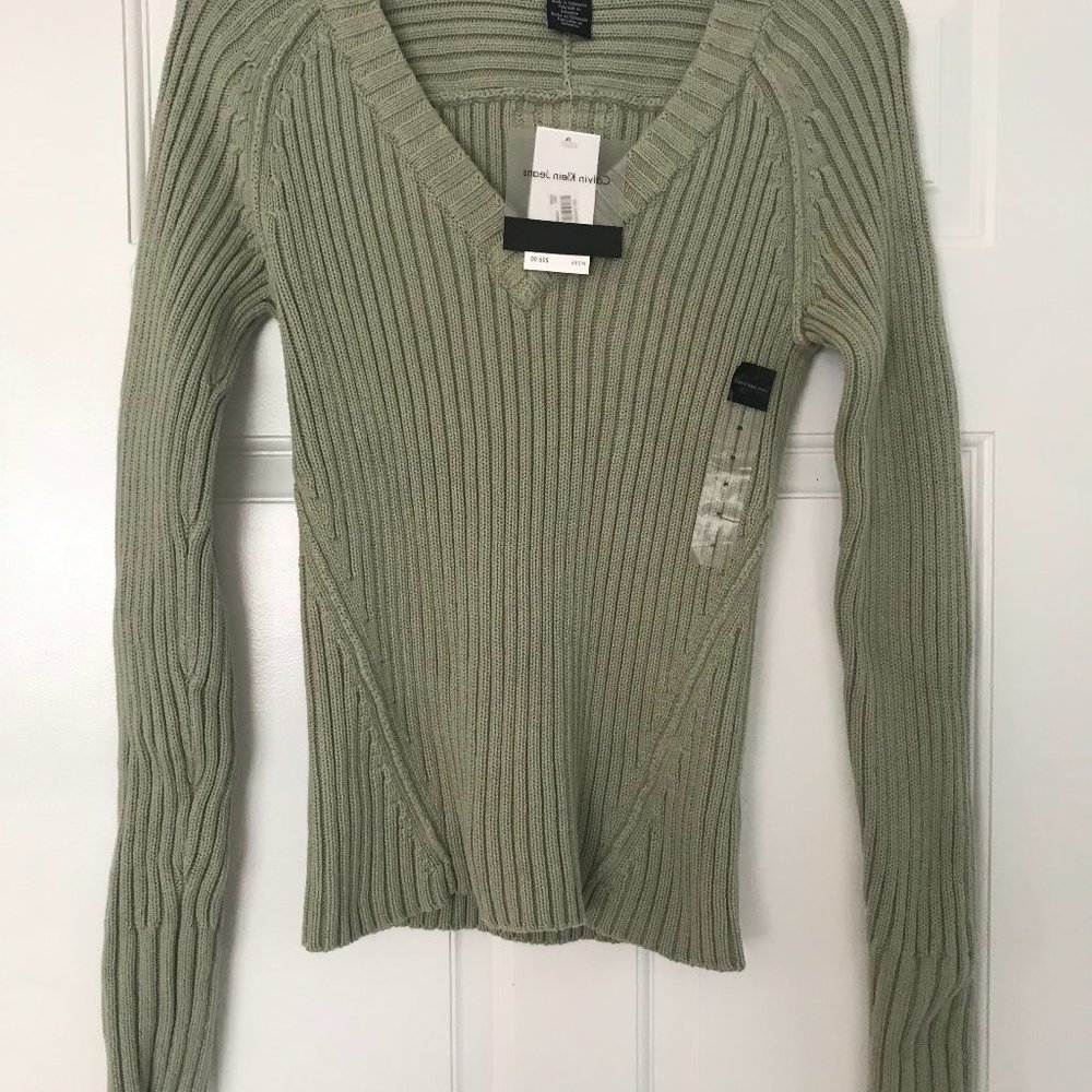 v neck fatigue light green sweater long sleeve